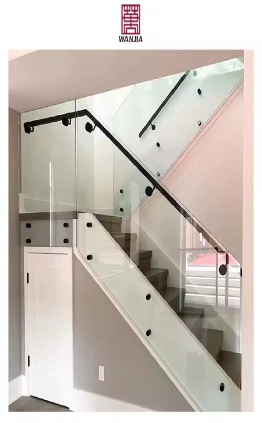 ⁦درابزين سلالم فاخر بتصميم حديث بالزجاج المقسّى للمنازل والفيلات⁩ - الصورة ⁦4⁩